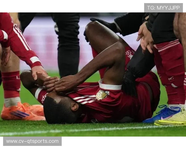 利物浦2-1热刺半场攻防激烈，伊萨克进球后伤退成转折点